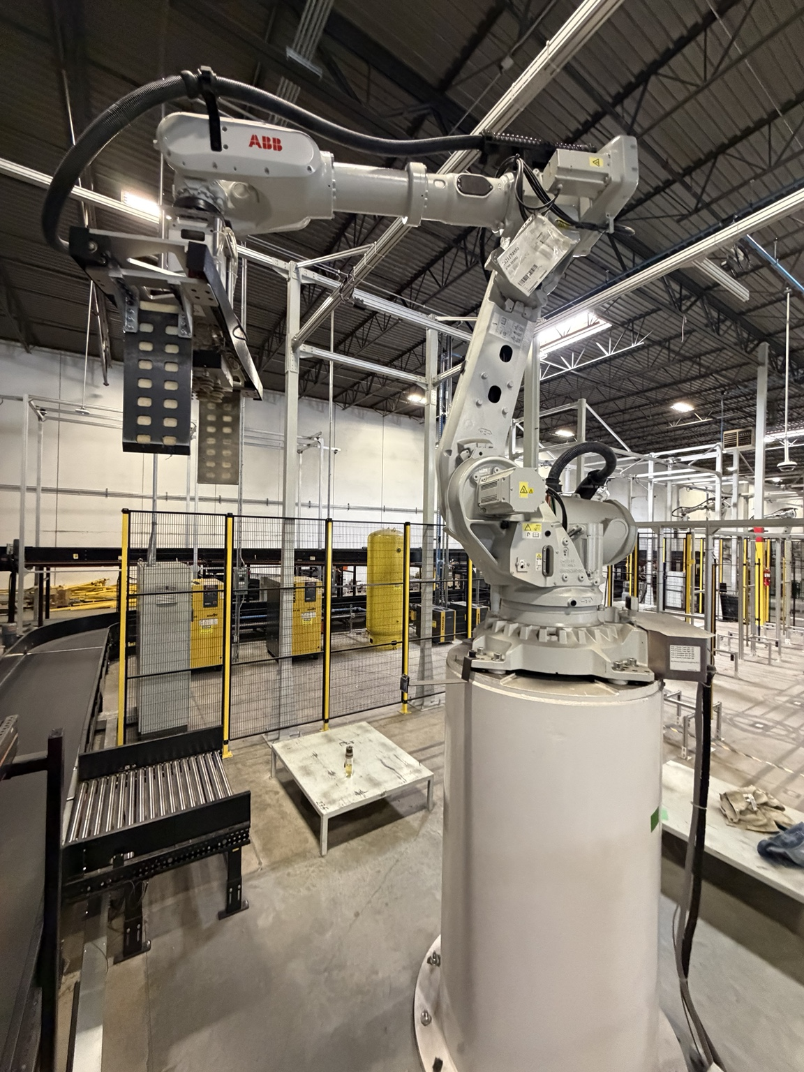 Industrial robotic equipment in an automated facility